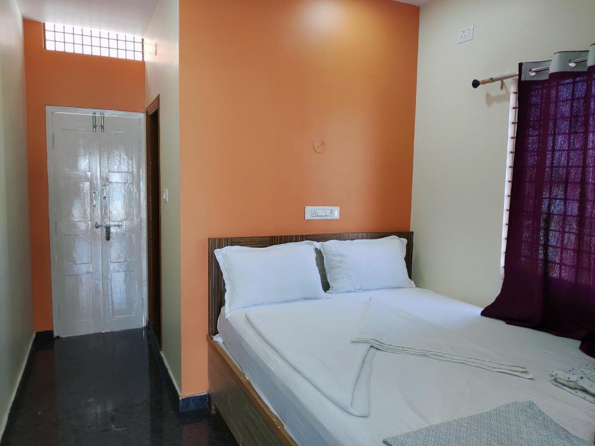 Vijayanagara Home Stay 亨比 外观 照片